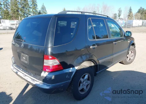 1999 Mercedes-Benz Ml 320 z USA, uszkodzony, nr VIN 4JGAB54E8XA120503